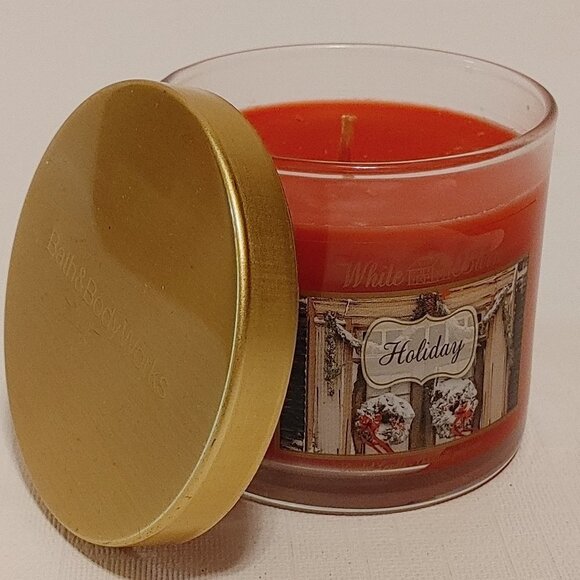 Bath and Body Works HOLIDAY Scented Candle White Barn Brand NEW 113g/4oz - Picture 1 of 5